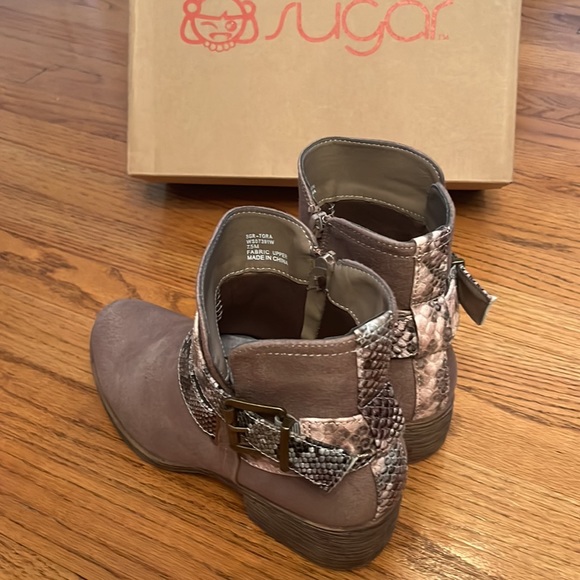 Sugar Ankle Boots in Taupe with Animal Skin Print Straps Size 7.5 - Picture 5 of 9